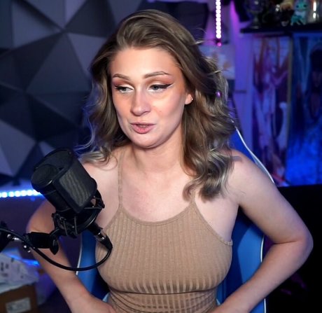 IceTokki pornostar nackte foto