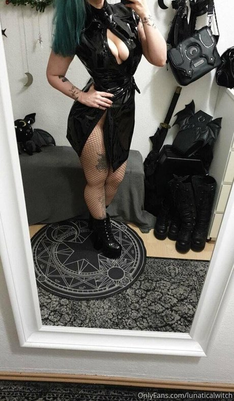Lunaticalwitch nacktheit fotos