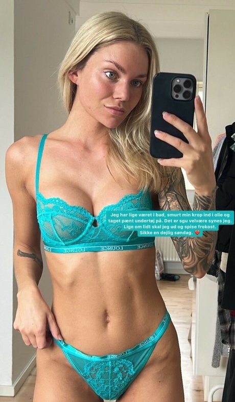 Emilie Hoffman porno akt bild