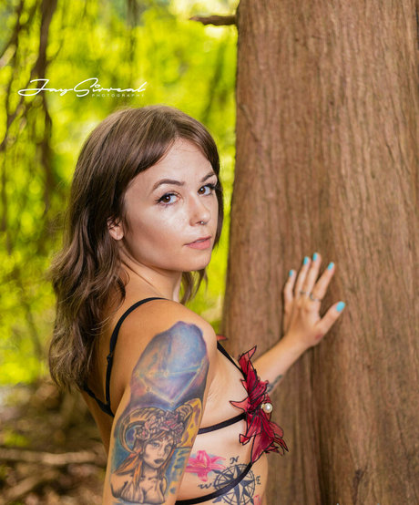 taystoes nackt nette archiv