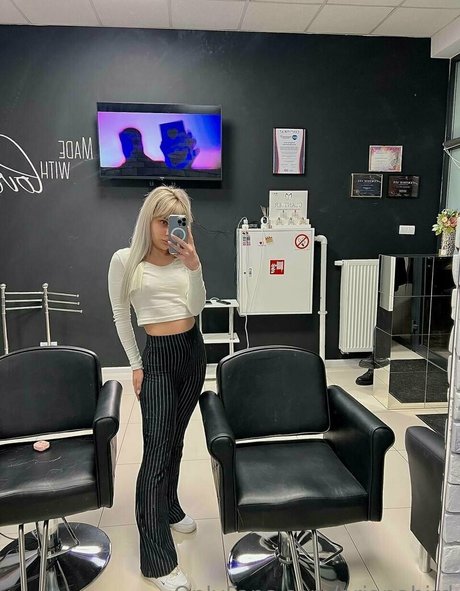 arianabird perfekte akt bild