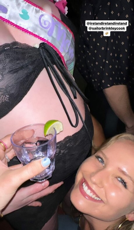 Ireland Baldwin sex foto