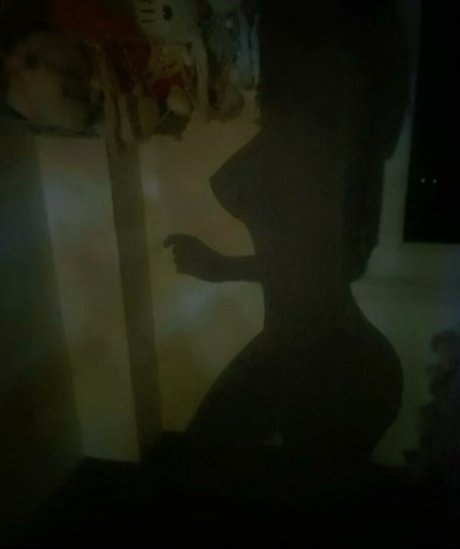 Nyawmilk schauspielerin erotische foto