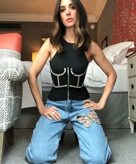 Alison Brie schöne akt galerien