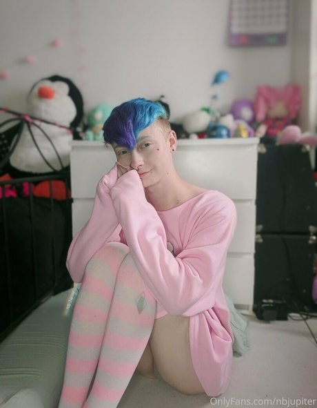 enbyjupiterfree top akt bild