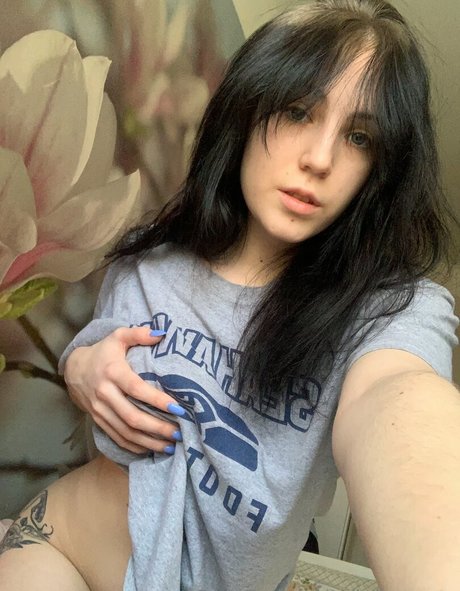 lola ency erotische heiße bild