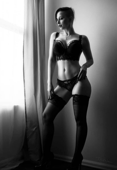 unterwürfige onlyfans freie nacktheit bild