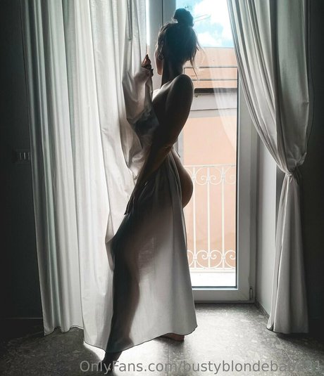 bustyblondebabe21 pornostar bilder