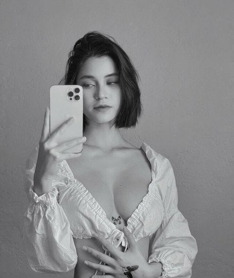 dünne asiatische teenager-onlyfans xxx pornographische bild