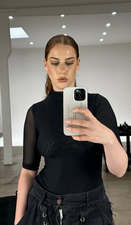 Tati Bruening erwachsene sex bilder