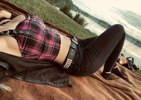 hollyhellfree model erotische foto