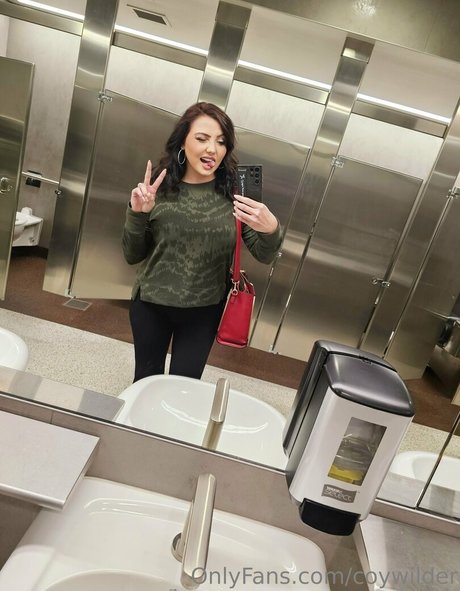 ebenholz-teen-onlyfans erotische akt foto