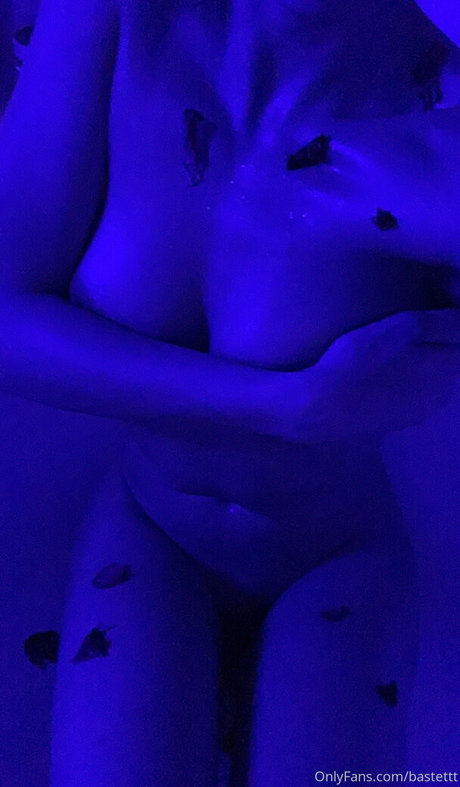 lolaqueencobra nacktheit kostenlose bilder