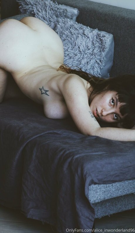 alice inwonderland96 hd pornografische foto