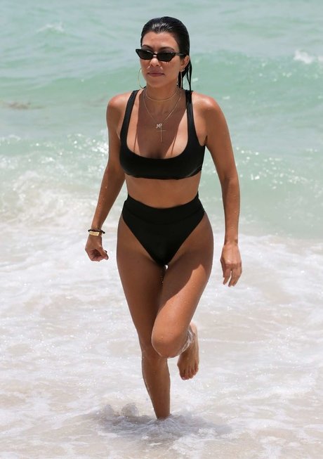 Kourtney Kardashian kunst nackten archiv