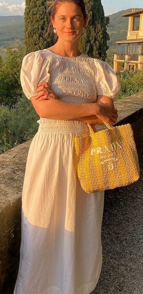 Bonnie Wright porno sexy galerie