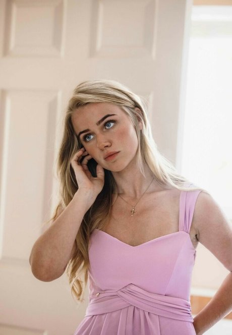 Eva Vlaardingerbroek hübsche akt bild