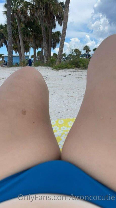 Broncocutie porno akt bild