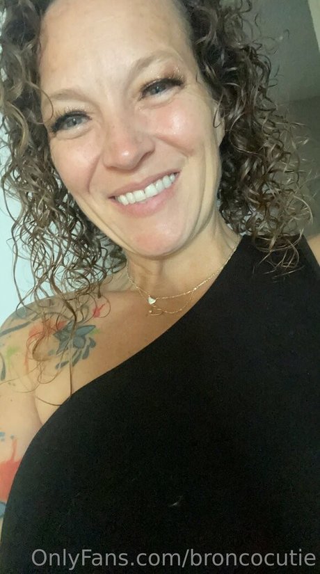 Broncocutie schöne akt galerien