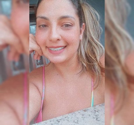 latina-dienstmädchen onlyfans freie kunst foto