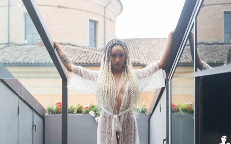 Rikae Crisi kostenlose nackten foto