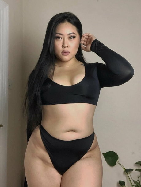 Jin Baek model beste bilder