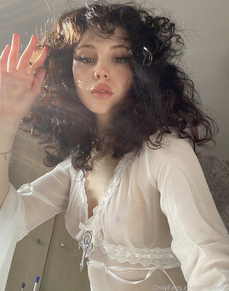 Mina Bell hübsche pornographische fotos