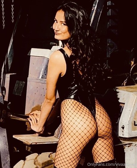 Viva Athena model sexy bilder