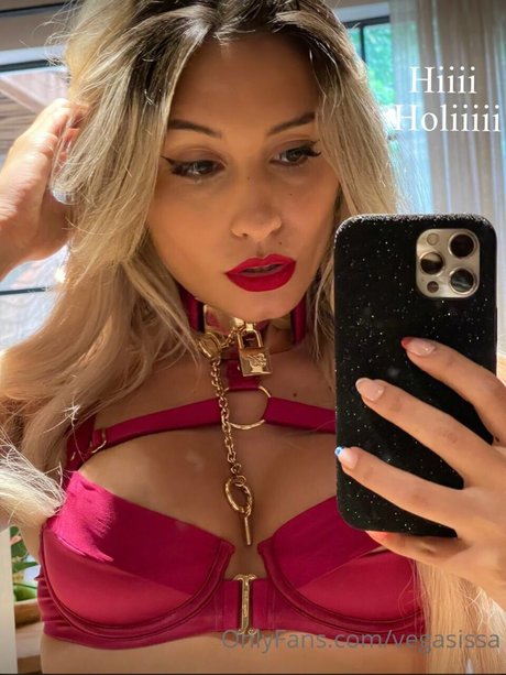 Issa Vegas erwachsene bilder