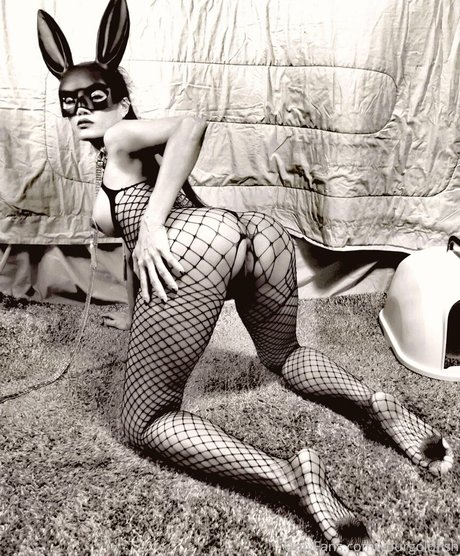 Yourgoldfish model hd bilder