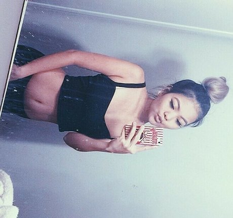 eingeölte titten onlyfans schöne nackte foto