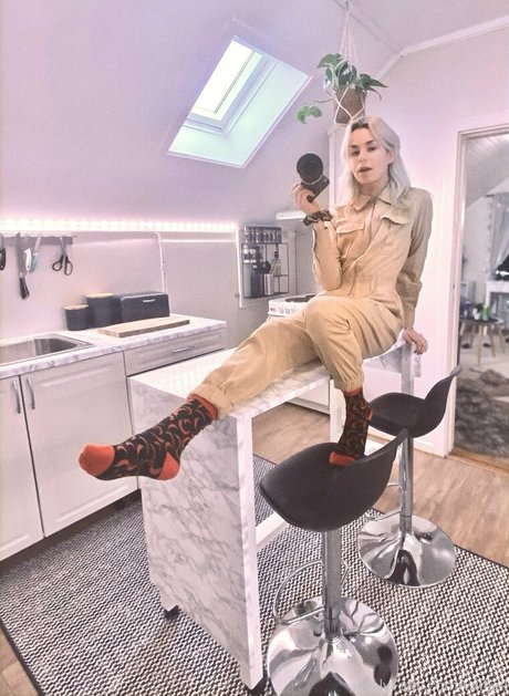 wilfjell pornostar nacktheit bild