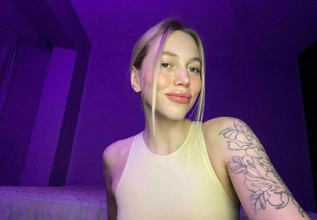 lesben strapon onlyfans xxx pornografische foto