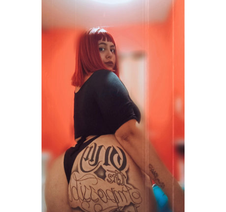 chachekush420 erwachsene nackt bild