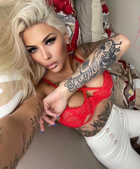 asiatische tattoo-onlyfans schöne nackten foto