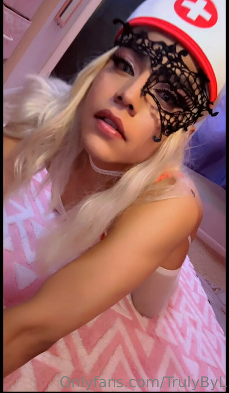 trulybyl sexy kunst galerie