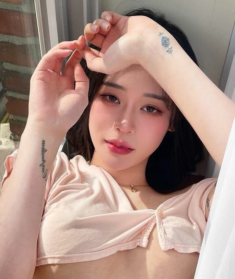 serenity__247 porno kunst galerie