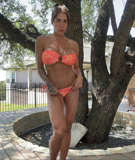 Nathalia Santoro hd sexy bild