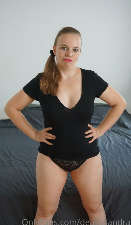 deadssandra model schöne bild