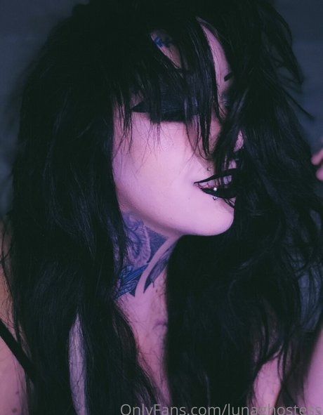 Luna Ghostess perfekte pornografische galerien