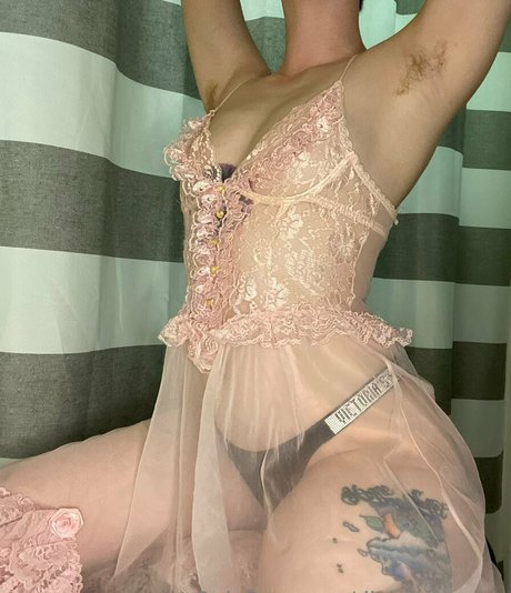 divine femme exklusive heiße bilder