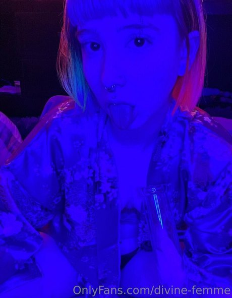 divine femme freie exklusive archiv