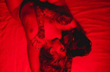 Kelly Medanie hd top foto