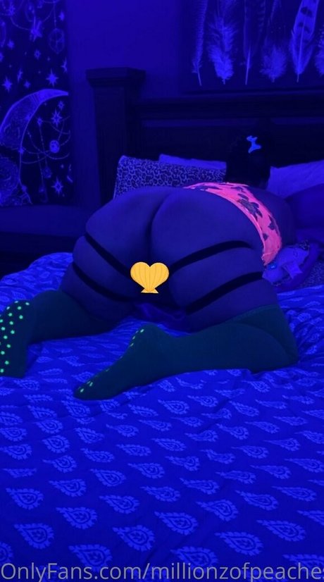 millionzofpeaches erotische kunst galerien