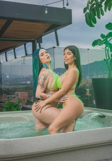 pool-dreier onlyfans hübsche kunst fotos