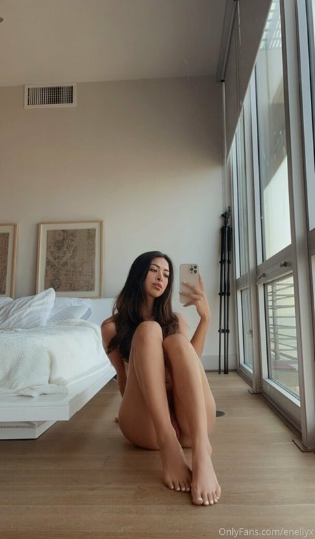 enellyx nackt erotische foto