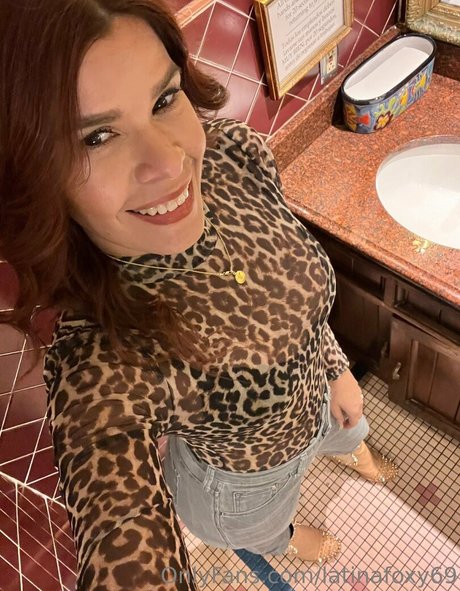 latinafoxy69 model top bilder