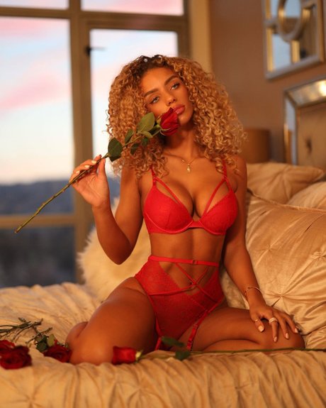 Jena Frumes top schöne foto