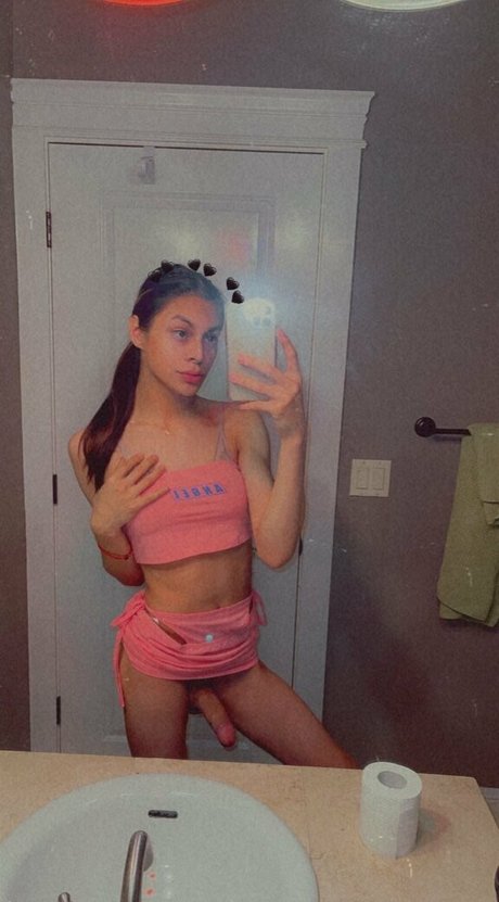 Angel Adora xxx porno foto