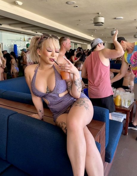 Edmthotiana sexy nackte galerien